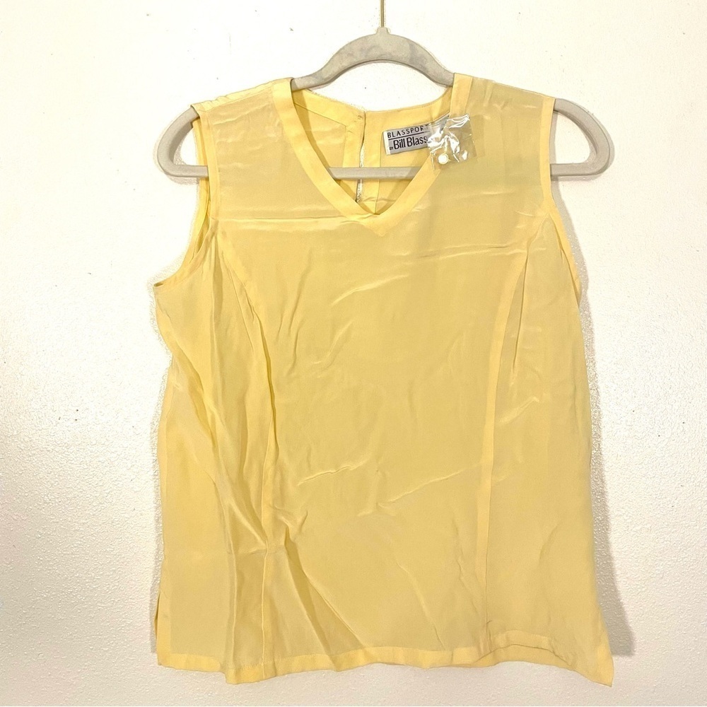 NEW Bill Blass Blassport Butter Yellow 100% Silk Shell Top Back Button Size L